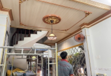 THI CÔNG TRẦN NHỰA VÂN GỖ - TÂN CỔ ĐIỂN BÌNH DƯƠNG | HOÀNG PVC